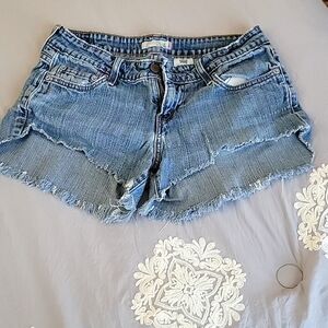 🔴 Levi's cutoffs
